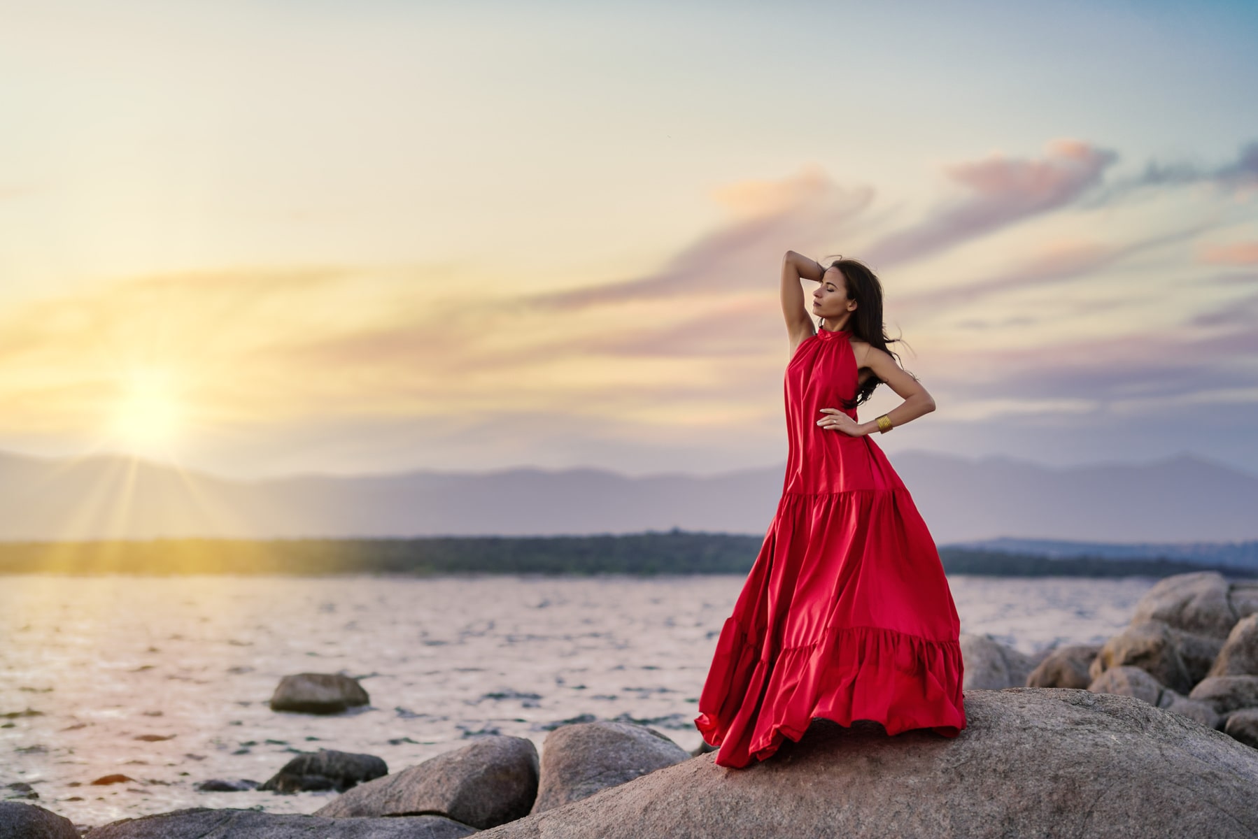 woman-cloud-sky-water-People-in-nature-flash-photography-1689894-pxhere.com-min